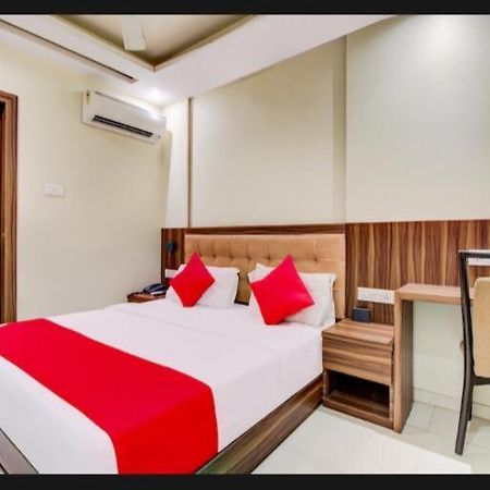 Hotel Emerald Near T2 International Airport Bombay Esterno foto