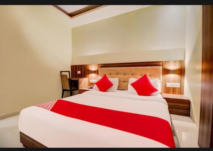 Hotel Emerald Near T2 International Airport Bombay Esterno foto