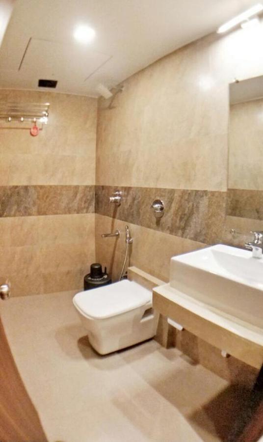 Hotel Emerald Near T2 International Airport Bombay Esterno foto
