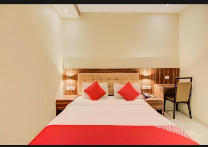 Hotel Emerald Near T2 International Airport Bombay Esterno foto
