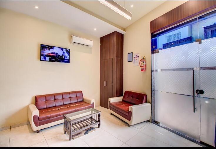 Hotel Emerald Near T2 International Airport Bombay Esterno foto