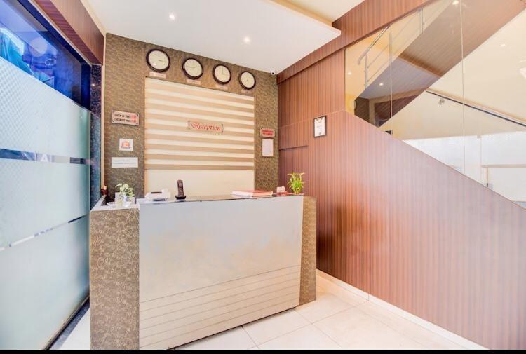 Hotel Emerald Near T2 International Airport Bombay Esterno foto