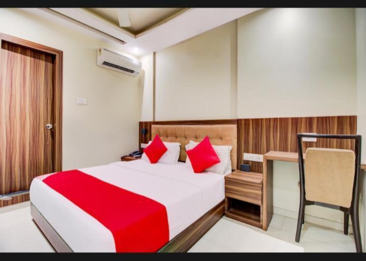 Hotel Emerald Near T2 International Airport Bombay Esterno foto