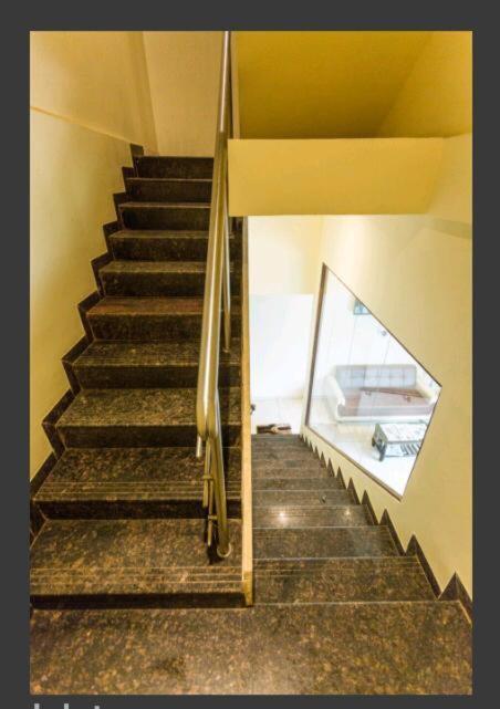 Hotel Emerald Near T2 International Airport Bombay Esterno foto